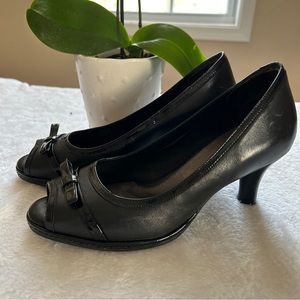 Nurture Sandee Size 9 Black Leather Peep Toe Comfort Heels Bow Detail